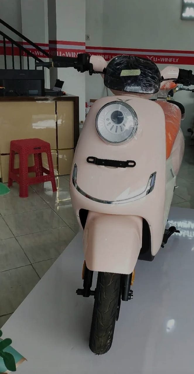 Sepeda Motor Listrik Uwinfly T80 Garansi Resmi Uwinfly - Hitam - Gambar 2
