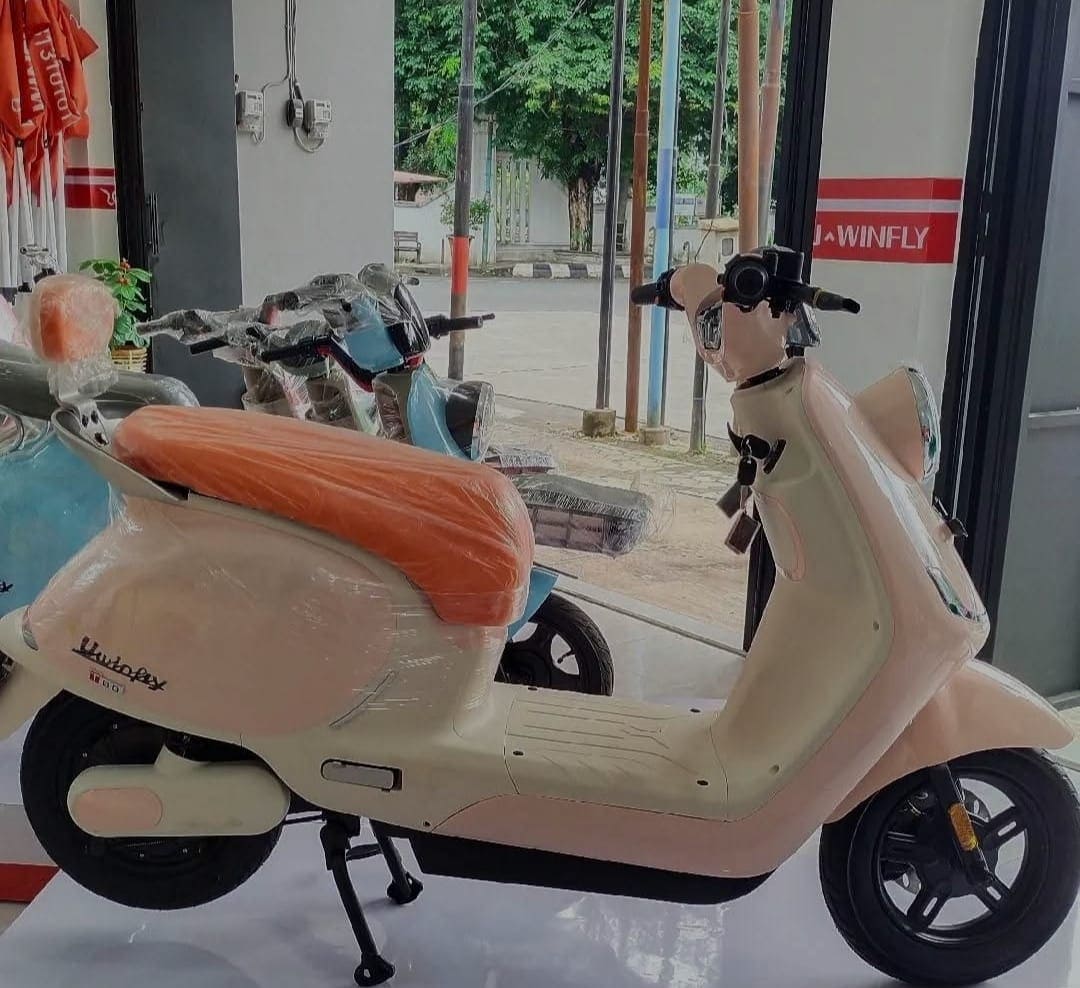 Sepeda Motor Listrik Uwinfly T80 Garansi Resmi Uwinfly - Hitam - Gambar 3